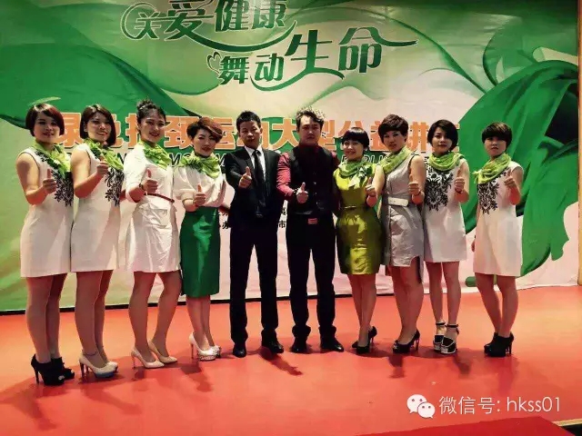 ʢ�����F(tu��n)����ƽ����(j��ng)����Sophie�ώ������ʿ�������x���Ҽ���Ӣ�F(tu��n)�(du��)��Ӱ